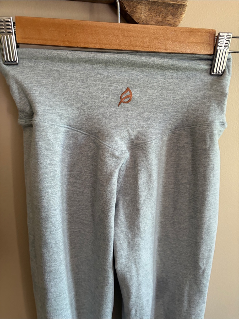 ptula cross waisted leggings - Picture 2 of 3